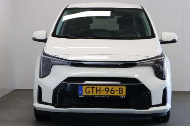 Kia Picanto (2024) thumbnail 3