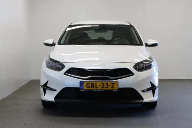 Kia Ceed (2024) thumbnail 3