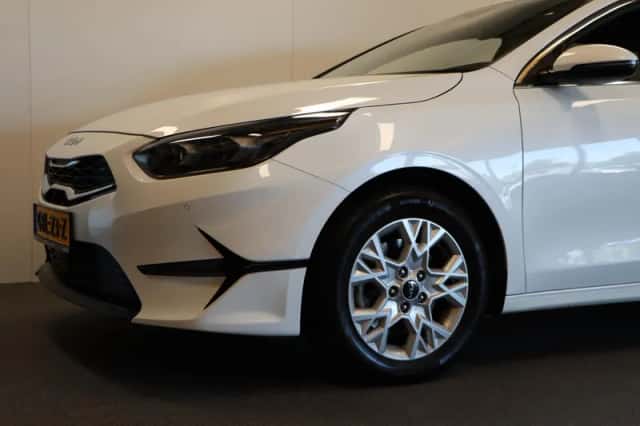 Kia Ceed (2024) thumbnail 5