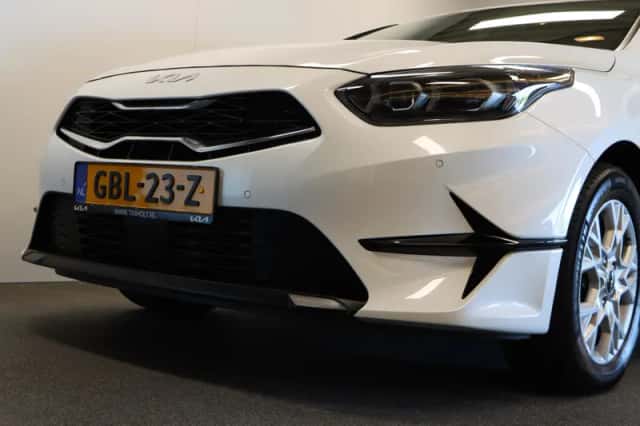 Kia Ceed (2024) thumbnail 6