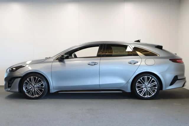 Kia ProCeed (2025) thumbnail 2