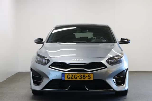 Kia ProCeed (2025) thumbnail 3