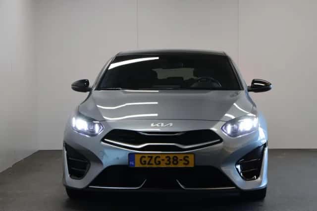 Kia ProCeed (2025) thumbnail 4