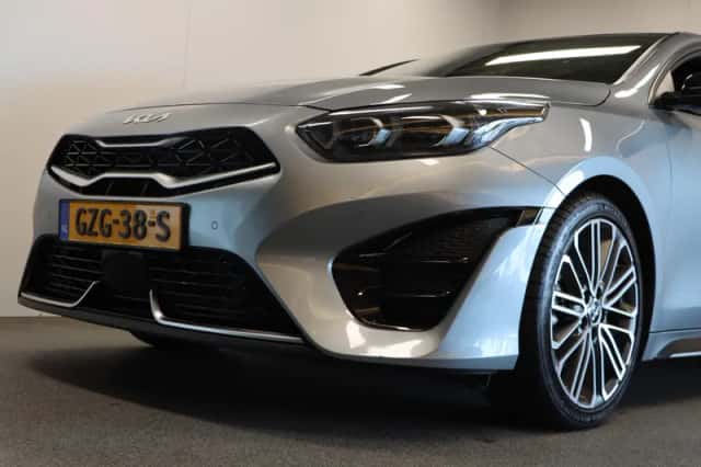 Kia ProCeed (2025) thumbnail 6