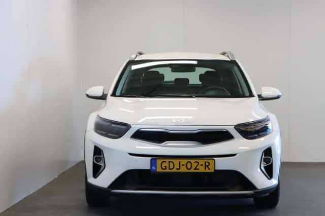 Kia Stonic (2024) thumbnail 3