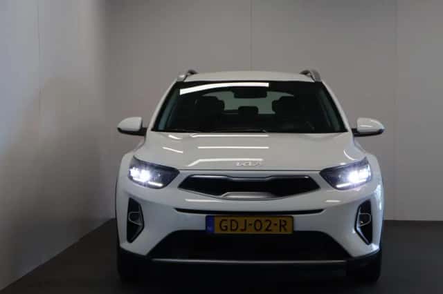 Kia Stonic (2024) thumbnail 4