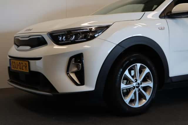 Kia Stonic (2024) thumbnail 5