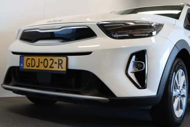 Kia Stonic (2024) thumbnail 6