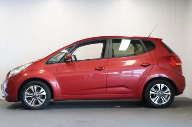 Kia Venga (2015) thumbnail 2