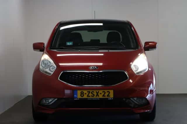 Kia Venga (2015) thumbnail 4