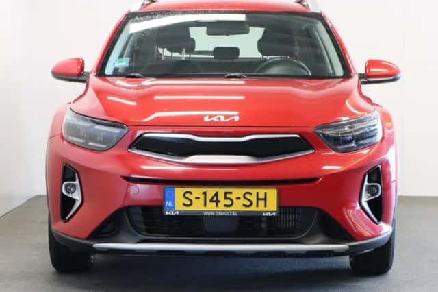 Kia Stonic (2023) thumbnail 3