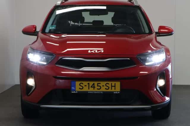 Kia Stonic (2023) thumbnail 4
