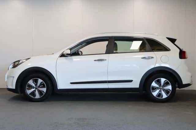 Kia Niro (2017) thumbnail 2