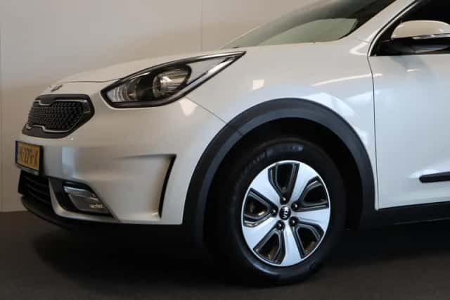 Kia Niro (2017) thumbnail 5