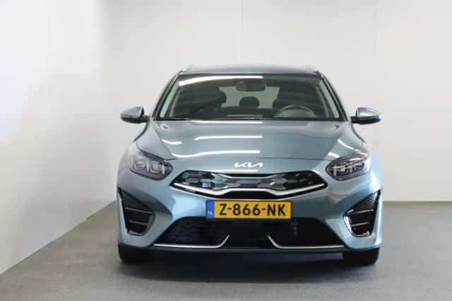 Kia Ceed (2024) thumbnail 3