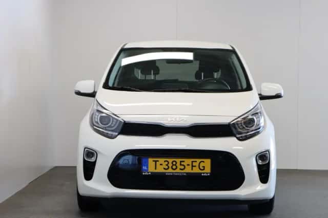 Kia Picanto (2023) thumbnail 3