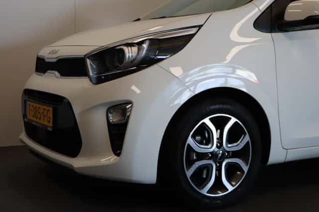 Kia Picanto (2023) thumbnail 5