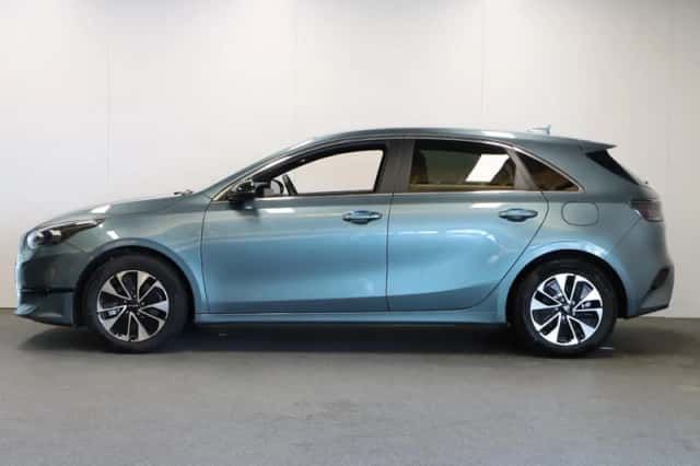 Kia Ceed (2025) thumbnail 2