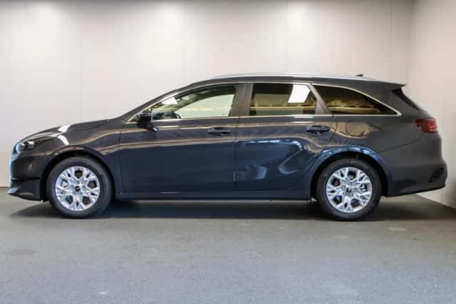 Kia Ceed (2025) thumbnail 2