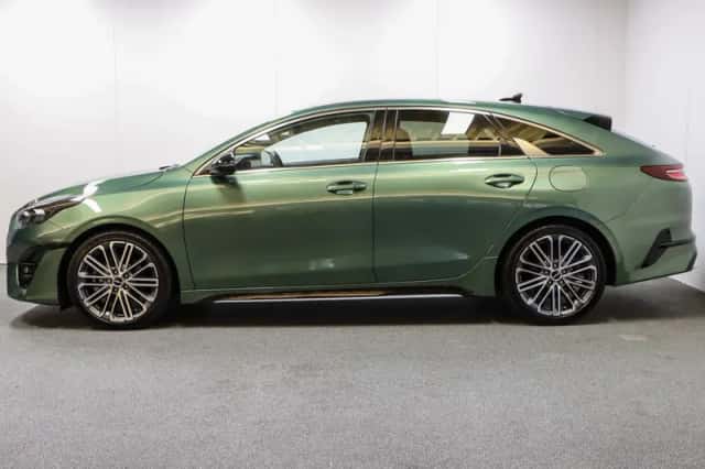 Kia ProCeed (2025) thumbnail 2