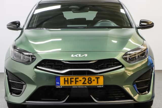 Kia ProCeed (2025) thumbnail 3