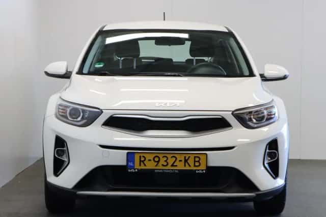 Kia Stonic (2022) thumbnail 3