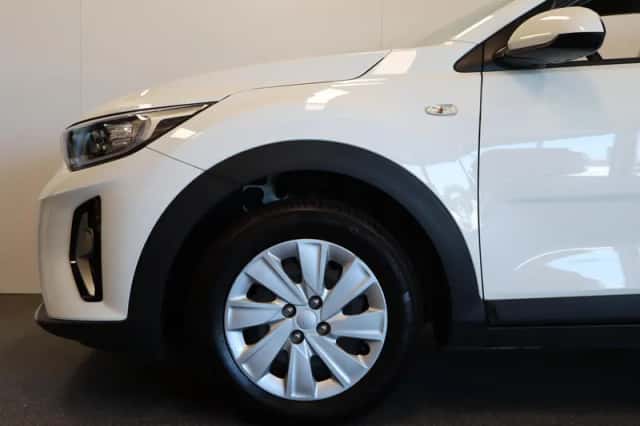 Kia Stonic (2022) thumbnail 5