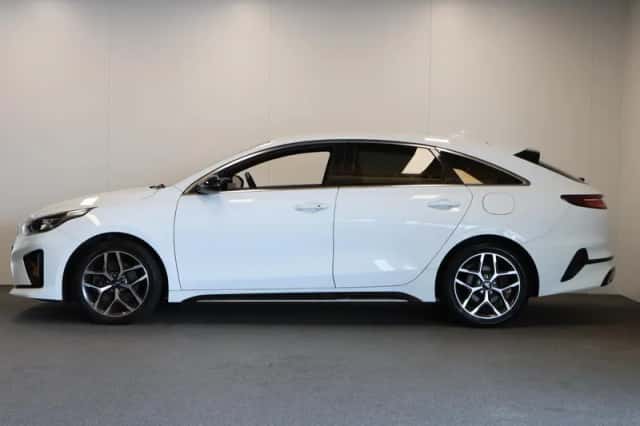 Kia ProCeed (2021) thumbnail 2