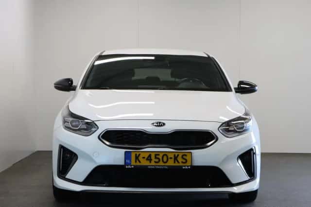 Kia ProCeed (2021) thumbnail 3