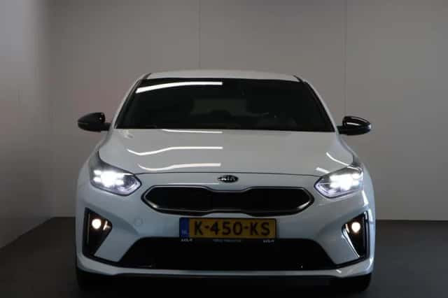 Kia ProCeed (2021) thumbnail 4