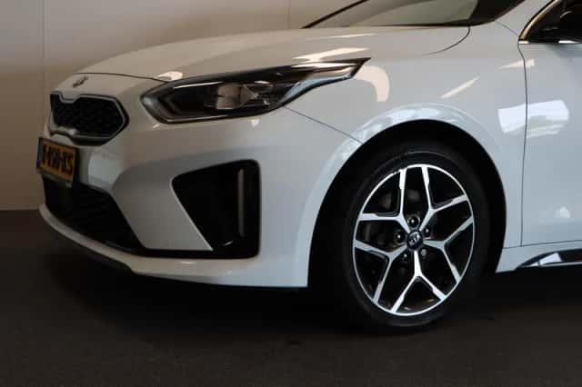 Kia ProCeed (2021) thumbnail 5