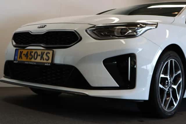 Kia ProCeed (2021) thumbnail 6