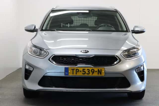 Kia Ceed (2018) thumbnail 3