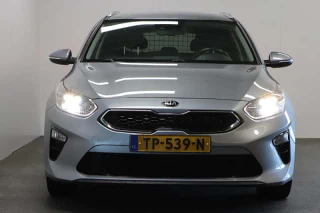 Kia Ceed (2018) thumbnail 4