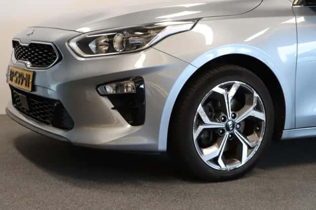 Kia Ceed (2018) thumbnail 5