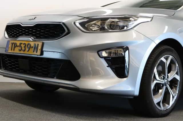 Kia Ceed (2018) thumbnail 6