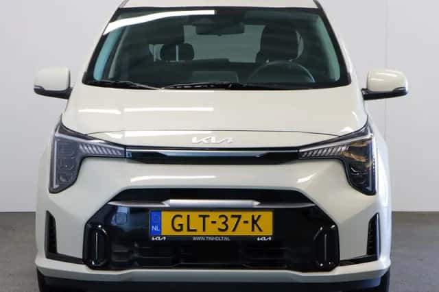 Kia Picanto (2024) thumbnail 3