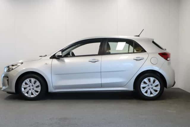 Kia Rio (2018) thumbnail 2