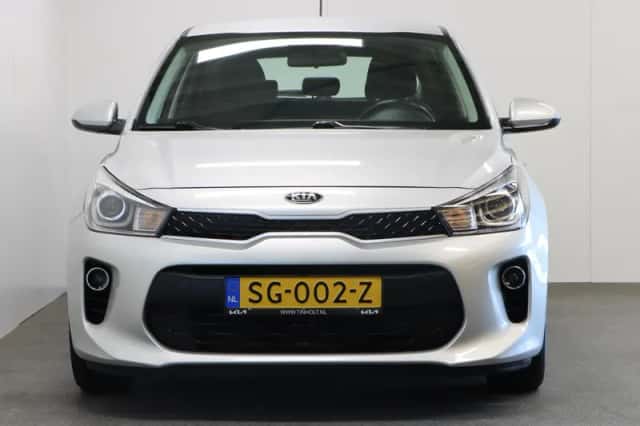 Kia Rio (2018) thumbnail 3