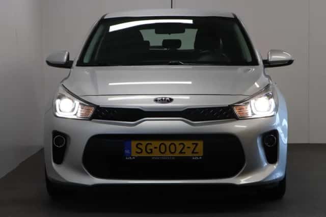 Kia Rio (2018) thumbnail 4
