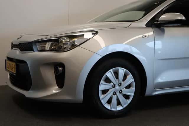 Kia Rio (2018) thumbnail 5