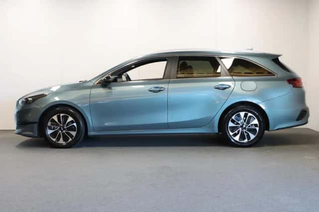 Kia Ceed (2025) thumbnail 2