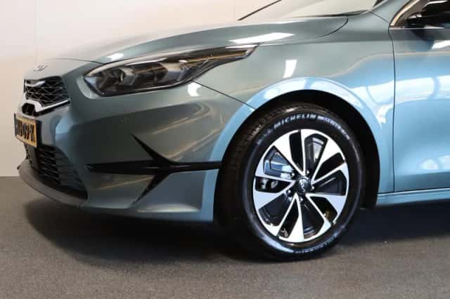 Kia Ceed (2025) thumbnail 5