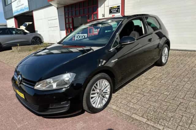 Volkswagen Golf (2014) thumbnail 2