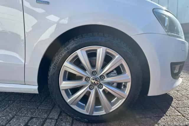 Volkswagen Polo (2012) thumbnail 5