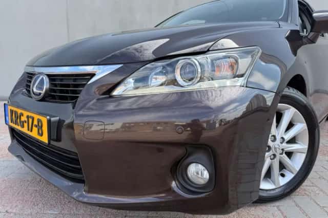 Lexus CT (2012) thumbnail 2