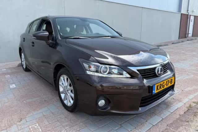 Lexus CT (2012) thumbnail 4