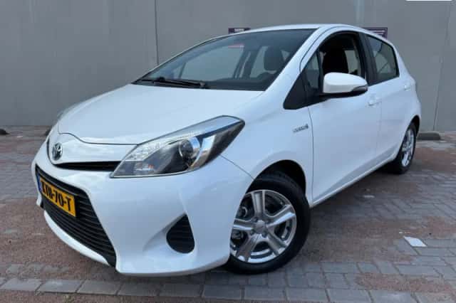 Toyota Yaris (2012) thumbnail 1