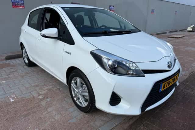 Toyota Yaris (2012) thumbnail 3