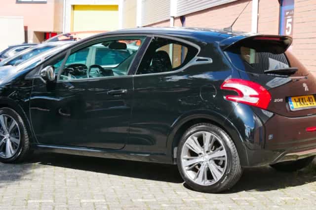 Peugeot 208 (2013) thumbnail 5